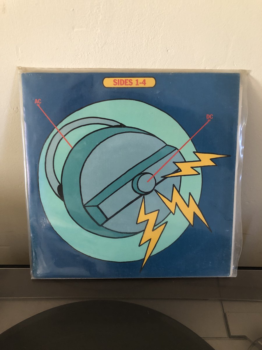 Arbouse_records's tweet photo. Dans la foulée, je redécouvrais cet hommage à AC/DC par Shellac, Big'n, Brise-Glace et US Maple chez Skin Graft Records & Gasoline Boost Records. C'était en 95 et ça avoinait sévère...
#acdc #bign #shellac #usmaple #briseglace #chicago #skingraftrecords #gasolineboostrecords https://t.co/oiZIqq9k2Z