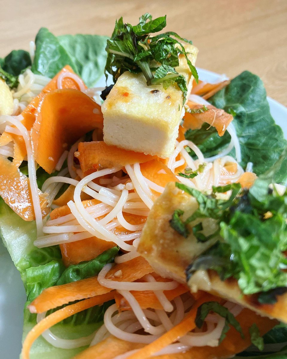 Learn how to make Jamie‘s Vietnamese tofu wraps! These gorgeous, healthy and cheap little morsels of heaven will do just the trick for our upcoming course.

📩 Tricia.temperley@zestleeds.org.uk
📞 0113 242 5685

#CookeryCourse #Leeds #VegetarianRecipes #SustainableFood