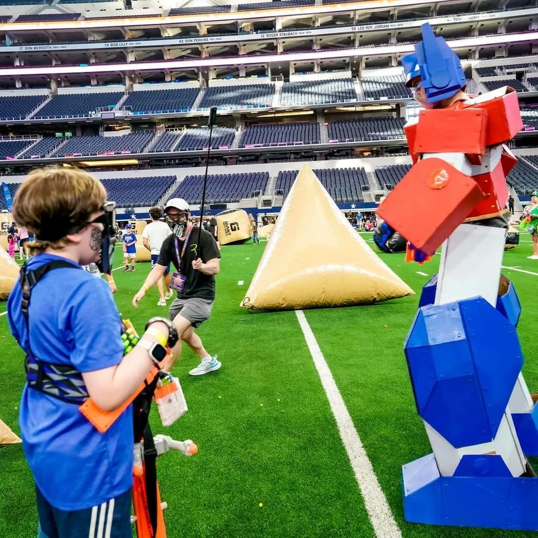 nerfersbuck's tweet photo. #OptimusPrime definitely awesome and ready to takes on @blasterbattle ! Amazing! #robotindisguise #Nerf #Transformers https://t.co/7Hww28i9Gc