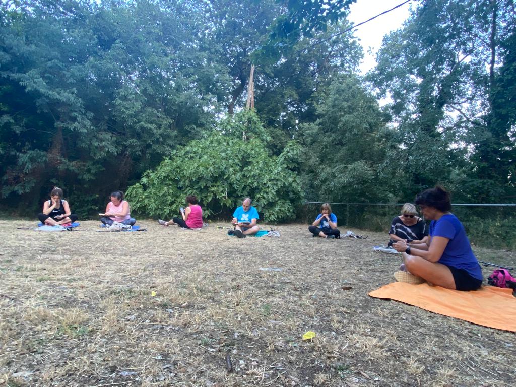 cegirones's tweet photo. Explorem l'entorn natural 

👣 Fent #marxanòrdica 
😎 Connectant amb la #natura a través dels sentits 
🧘‍♂️ Relaxant-nos alliberant cos i ment

#activatamblanatura #Quart
#connecta #adonat #benestar #femsalut #Dipsalut #Gironès #ceg21_22 https://t.co/e7NnhFMhGP