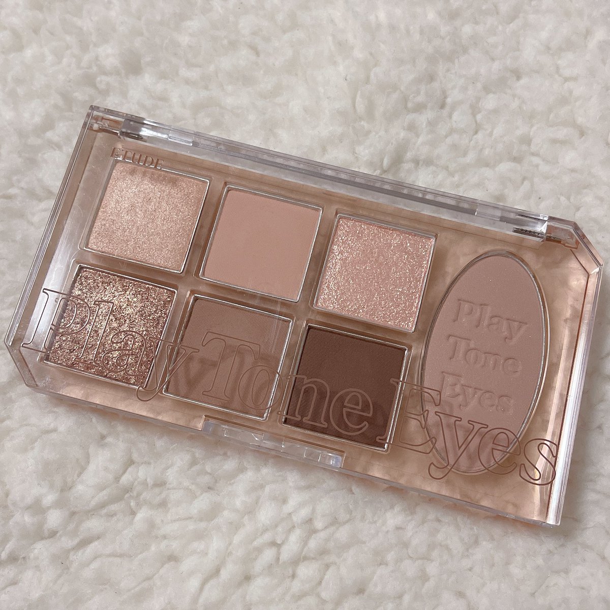 4_apple_red_'s tweet photo. ETUDE エチュード  
プレイトーンアイパレット
ヌードミルクティー 

ジェユさんコラボのピーチガーベラが使いやすくてイロチ買い☕️ 

ベースカラーからアイラインカラー,涙袋シマーにグリッターまで入ってて大満足🤤 中でも左下のブラウンラメが単色塗りでも綺麗！ https://t.co/5TZnRLJfZv