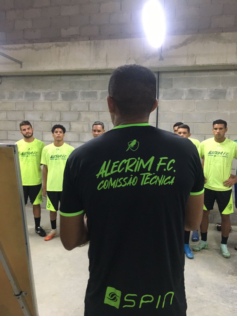 Nosso treinador João Paulo no comando da nossa equipe sub20 💪🏼