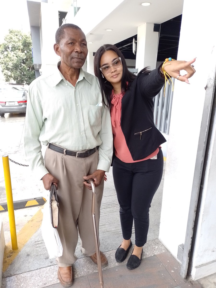 evelynbella01's tweet photo. El servicio y las atenciones que se está ofreciendo a los usuarios en @pensionesrd es digno de aplaudir.
Está gestión del señor @juanrosa60 es un modelo a seguir en el gobierno del presidente @luisabinader 
#VamosBien https://t.co/JDADce00yS