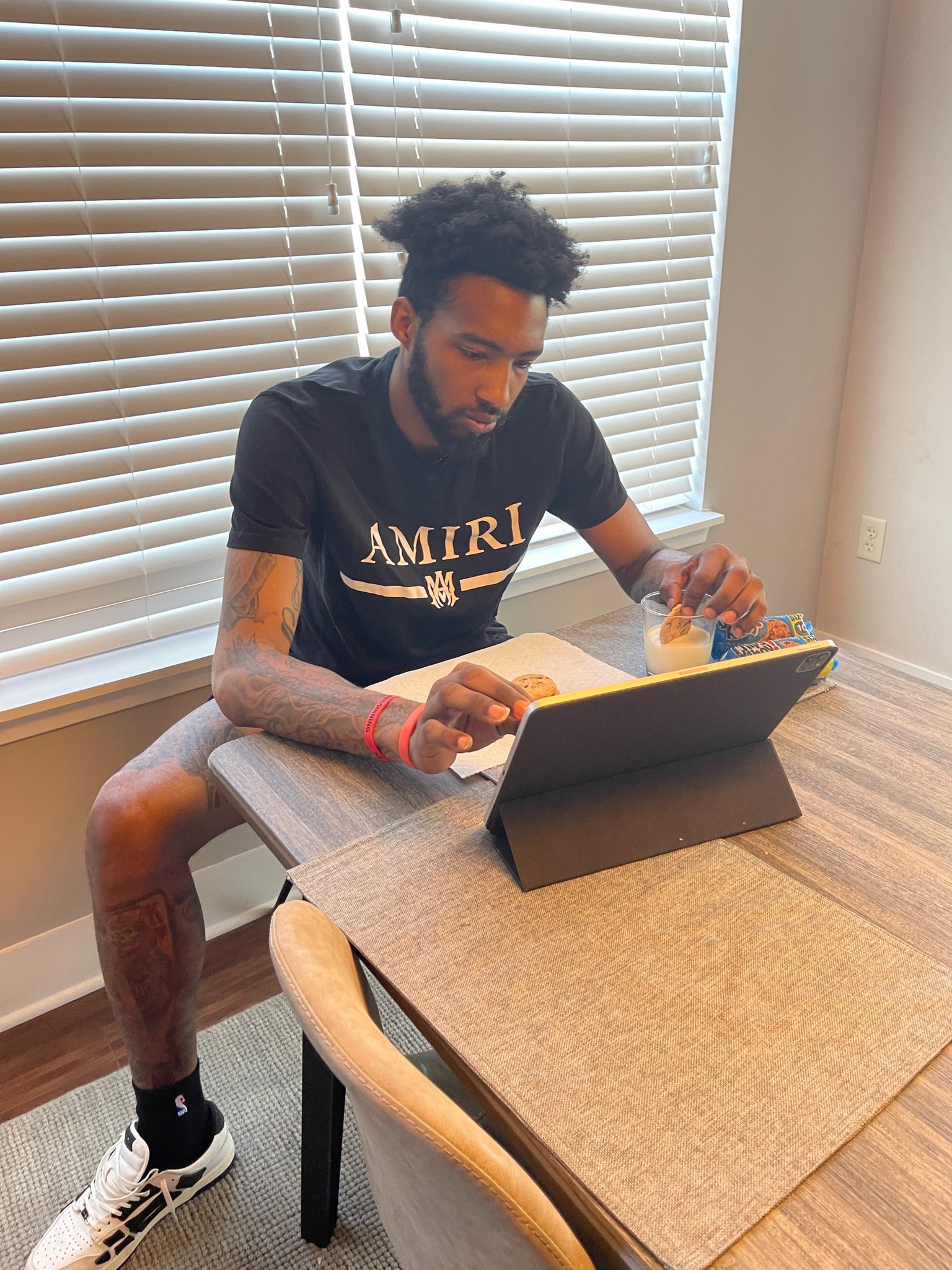 Derrick Jones Jr. vuelve a lesionarse y estará entre 6 y 8 semanas de baja