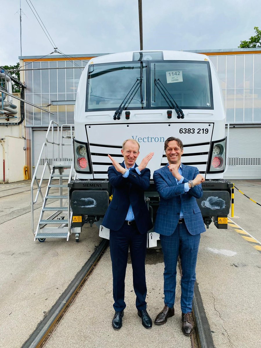 Popcorn ready. The Xcelerator live launch event starts in 1h. Join via link below from 5-7pm CET. Looking forward to hearing Patrick Verwer, CEO @GTRailUK, talk about the transformation of one of the UK’s busiest rail lines. #DigitalTransformation new.siemens.com/global/en/comp…