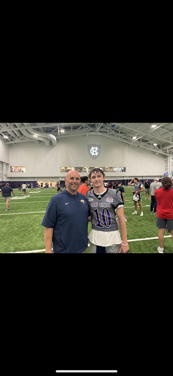 Had a great time going back home to the 508 for the <a href="/HCrossFB/">Holy Cross Football</a> camp!! 88’s loading up. <a href="/CoachLian8/">Stephen Lian</a> <a href="/Brighton_FB/">Brighton Bruins Football</a> #Team88 #ThePack