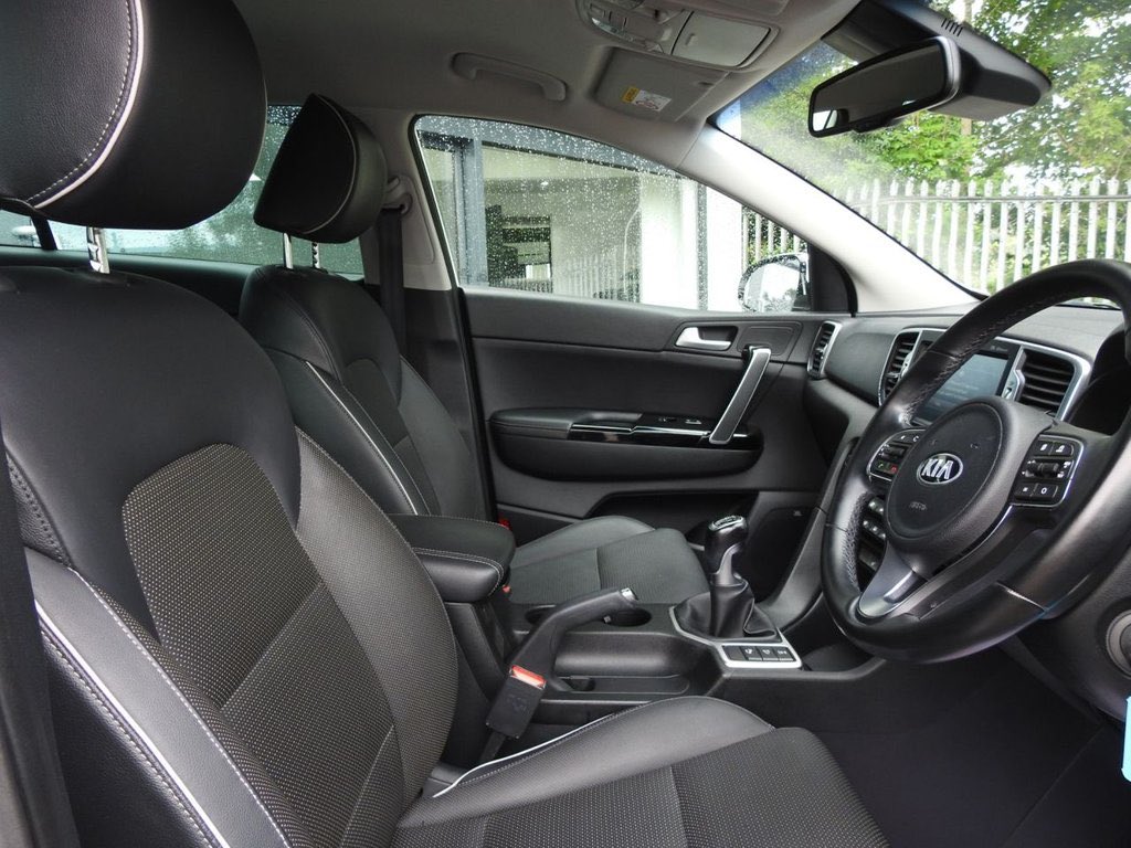 Not one of our usual stock vehicles.. but this Kia Sportage was just too nice not to put on the forecourt! 

This stunning example comes with great specification, a beautiful service history and is of course, priced competitively

#plymouth #kiasportage #kiaforsale #sportage