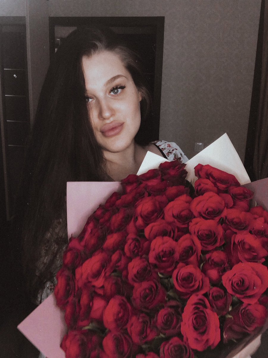 11sv_'s tweet photo. в свои 24 вхожу окружённая проверенными и достойными людьми, в отношениях с потрясающим человеком, которого очень люблю 
и пока ещё живой печенью ))) https://t.co/u7ctHM7km6