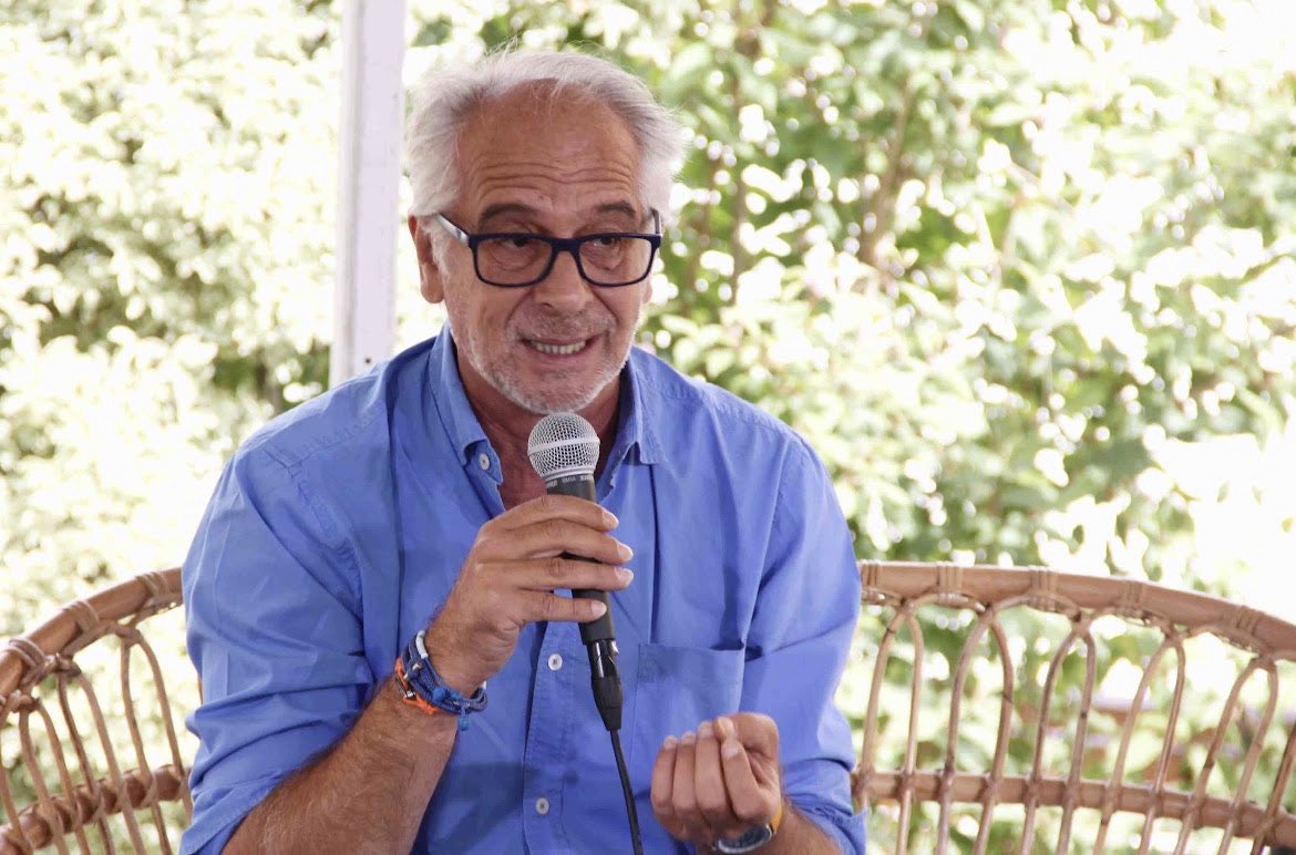 Quand tu tentes d’expliquer que l’inhumanité de l’homme fait partie de son humanité à Saint Maur en Poche (vous avez 3 heures… à vos copies 😜) … 
Perso, j’y réfléchis encore … 
Merci pour ces photos SMEP … c’était un salon fabuleux !
#SombreEclat 
#LaRepubliqueDesPirates