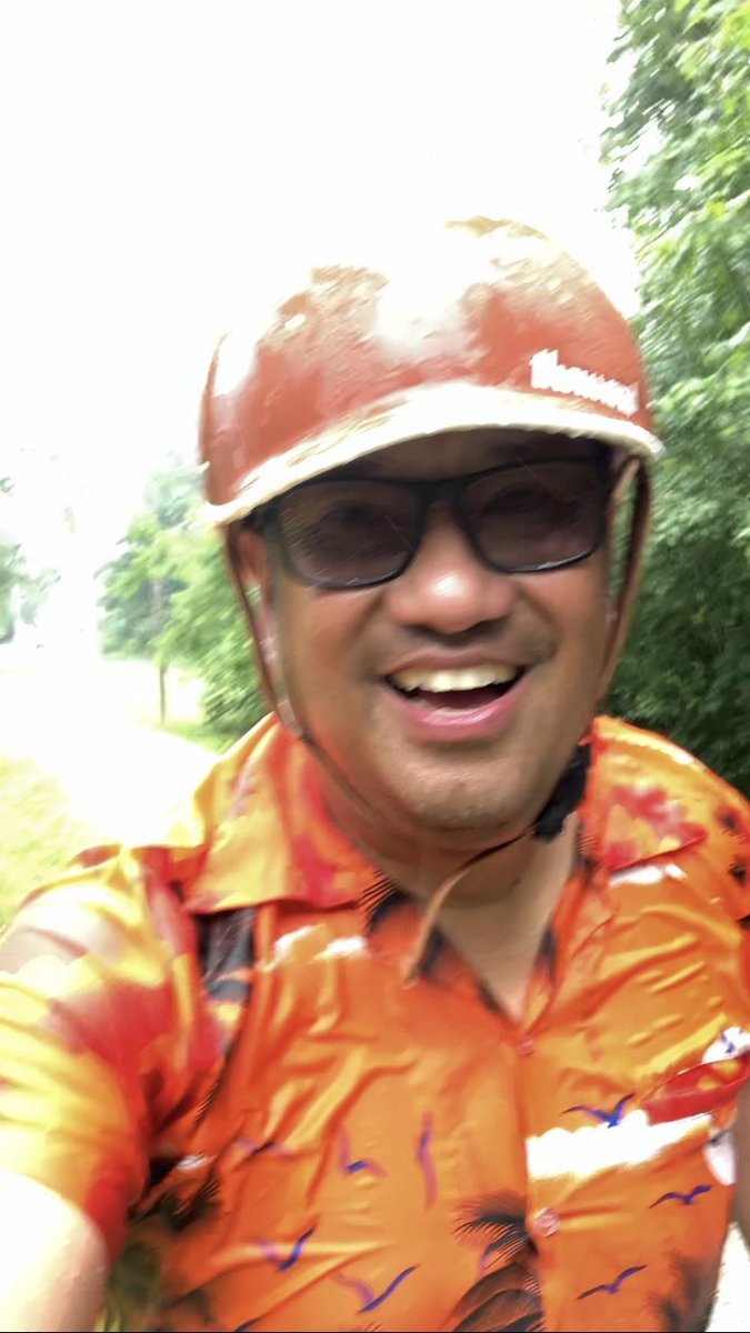 bikemayorwat's tweet photo. Iโm made of sugar? ๐ Nope! Just didnโt have the right gear to bike in heavy rain last Sunday. Today Iโm taking @GRT_ROW bus + ion to work ๐๐@NLinToronto @BYCS_org #TransitWR https://t.co/kv32dGryfQ