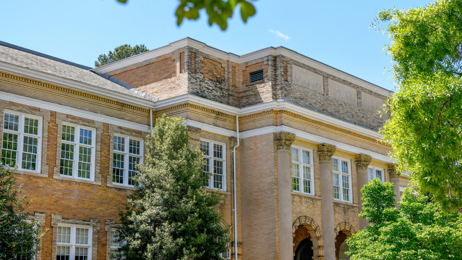 NCStateCALS's tweet photo. We're moving on up! 

Thanks to an international focus on interdisciplinary collaboration, diversity, and excellence, CALS was recently named number 22 in the QS World University rankings (@worlduniranking). 👏🎉

Read more: https://t.co/BBg5ErcHkw https://t.co/PgojLnJ4fi