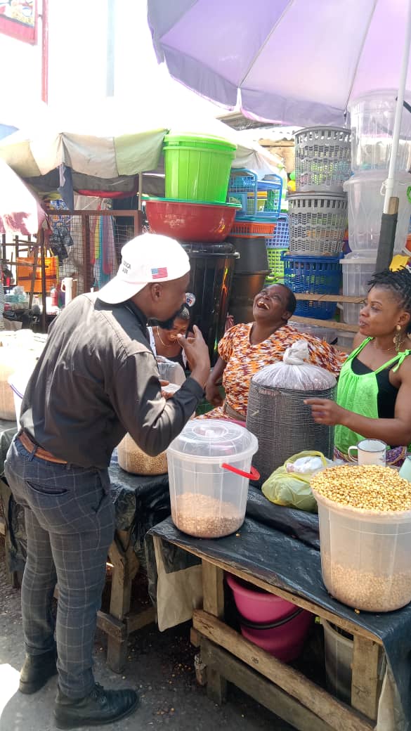 heypmndifon's tweet photo. Went out today to sensitise the people of Watt Market (Calabar) on PVC matters. A new Nigeria begins when you go and register and collect your PVC.
#calabar #psifonorg #psifon #GetYourPVC https://t.co/sDnXPM8pIb