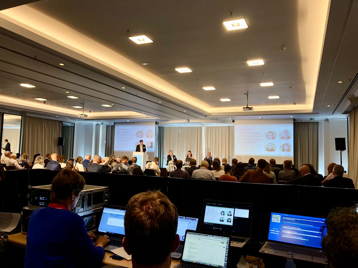 cepi_paper's tweet photo. Full room today for the #PaperPackagingDay organised by Fibre Packaging Europe
Follow our live stream + ask your questions here https://t.co/6r4SBaGHEQ 📺
#EUGreenDeal #CircularEconomy #Packaging #Recycling https://t.co/CvyRvxPjsu