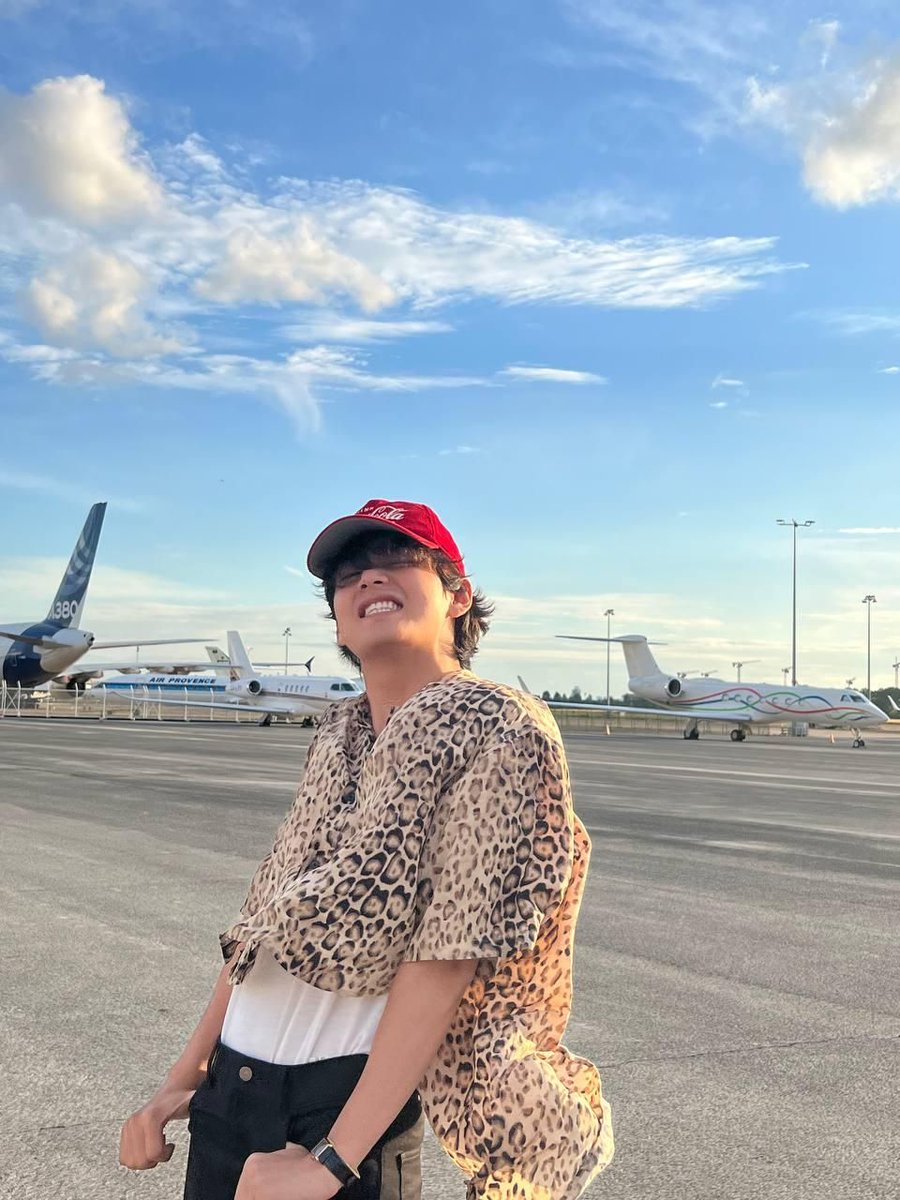 This my biased 💜 #TaehyungInParis #TAEHYUNG #Paris #bts #ARMY