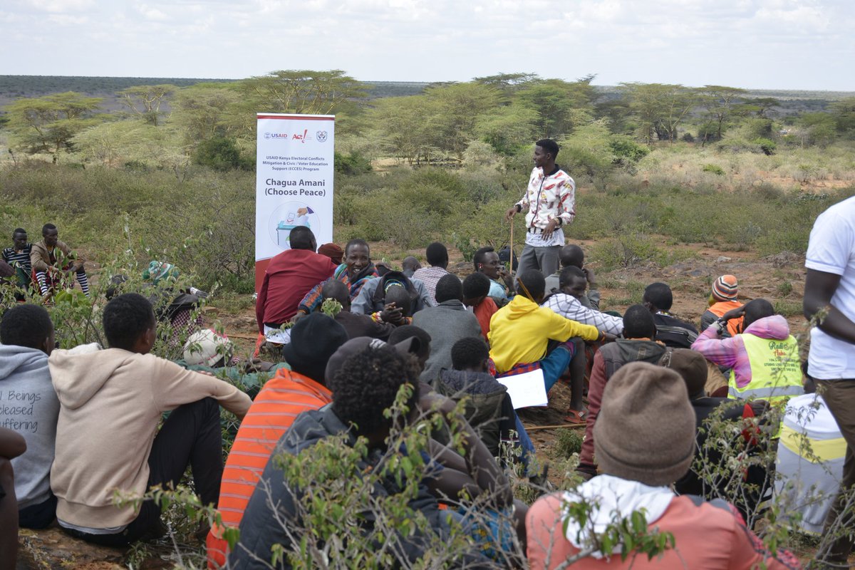 KenyaCsi's tweet photo. The forum brought together youths/Morans from Samburu ,Pokot ,Turkana and Kikuyu communities with the aim of sensitising them on measures of mitigating electoral violence and awareness creation on the possible causes of electoral violence.Chagua Amani! https://t.co/Ej4LnSu8jB