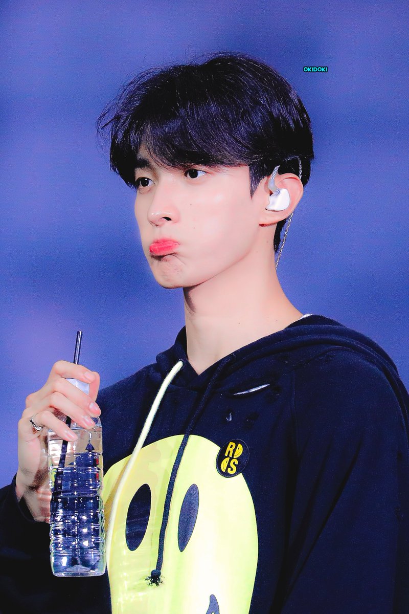 220625
#SEVENTEEN #DK
#세븐틴 #도겸 
말랑아기오리