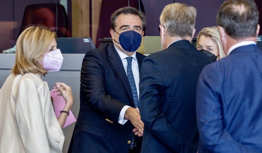 MargSchinas's tweet photo. Today, w/ ⁦⁦@SKyriakidesEU⁩, we exchanged views with ⁦@EFPIA⁩ board, EU’s innovative medicines industry.  

Building a Health Union remains our top priority and entails a strong, vibrant and fair European pharma sector. 

Affordable medicines, competitive industry. https://t.co/Y1zoGrylSU