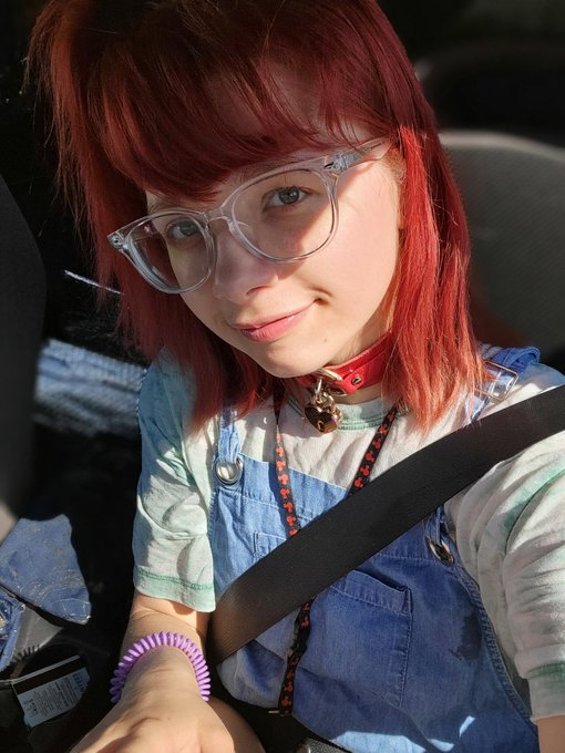 Hiii happy humpday!!!!🙈🍃🦖💕#redhead #summer #selfies #HumpDay #teenmodel #Glasses https://t.co/zpREK8<a href="/tag/redhead"class="tags">#redhead</a><a href="/tag/summer"class="tags">#summer</a><a href="/tag/selfies"class="tags">#selfies</a><a href="/tag/humpday"class="tags">#HumpDay</a><a href="/tag/glasses"class="tags"><span>#glasses</span></a><a href="/tag/teenmodel"class="tags"><span>#teenmodel</span></a>