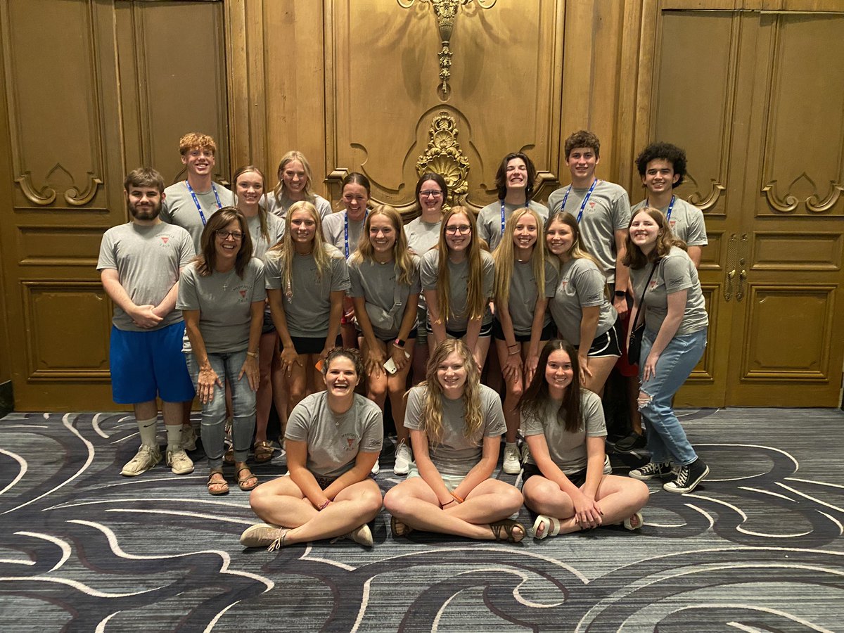 We were blessed with gorgeous weather as we explored Chicago during our first full day here! 🐾#nlc2022 #kansasfbla