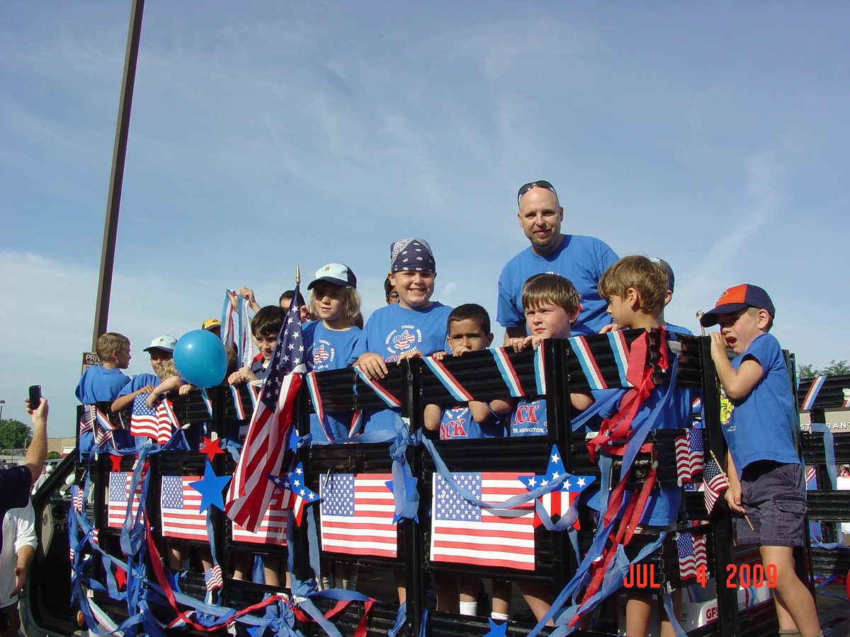 Bellisaris's tweet photo. Is your hometown as crazy about the 4th of July as mine? Yellow caution tape and folding chairs? Read more about how my town celebrates the 4th of July by clicking the link in our bio!
#goldenbears #CBUS #bellisaris #foodie #parade #linethestreets https://t.co/x7j4zNuTVb