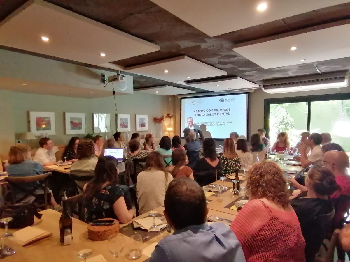 CSM9B's tweet photo. Avui reunió d’#equip de les grans,de tots i totes. De tancament 2021,retiment de comptes,dades assistencials,projectes, recerca…De professionals, companys/es i amics/gues amb una visió de #modelcomunitari conjunta i #compromesosamblasalutmental de #9barris fa més de 40 anys ! https://t.co/C3WP0y1YiG