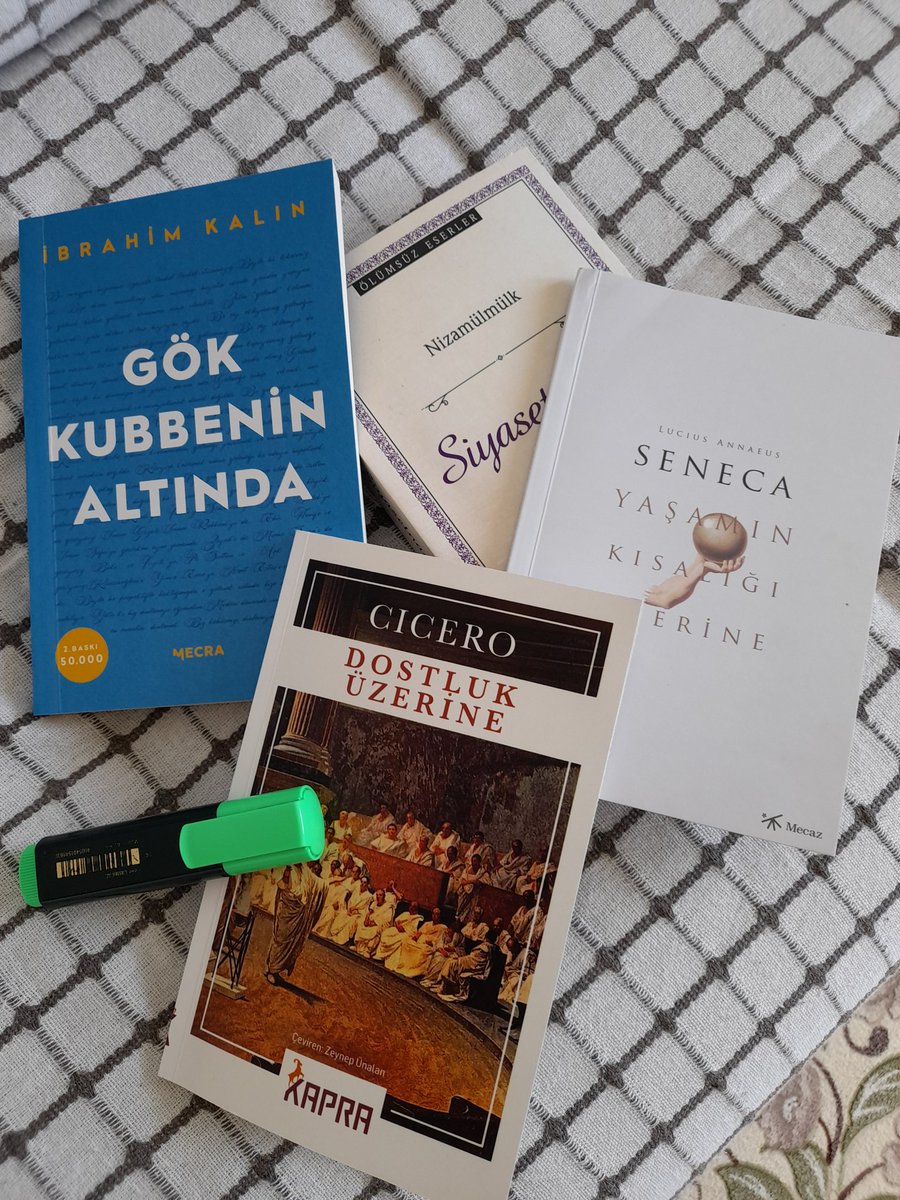 Yeni Dostlarımız...  Dostun dosta verdiği  sükûnet  ve güven olmasa, hayat yaşamaya değermi? Kendi kendine konuşurcasına  sohbet edebildiğin  bir arkadaştan  daha büyük  bir mutluluk bulunur mu? DOĞA yalnızlığı sevmez daima desteğe  ihtiyaç duyar.