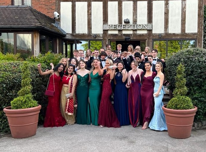 SGS6thForm's tweet photo. The fantastic Upper Sixth leavers had an amazing prom at the Moat House, Acton Trussell. What a lovely bunch. See you on results day! #SGSSixthForm #SGSUppersixth https://t.co/SphrjoPY7Q