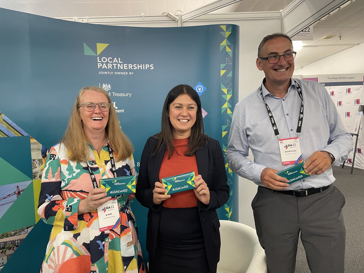 Brilliant to meet ⁦@lisanandy⁩ at #LGAconf22 talking about the importance of the #localgov sector ⁦@LGAcomms⁩