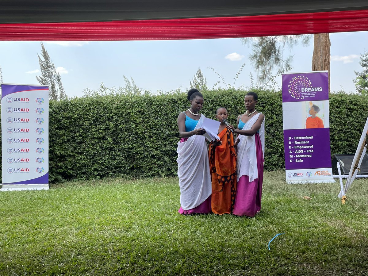 RwandaGender's tweet photo. Collaboration Framework: PS @MBatamuliza attended the Graduation Ceremony of young girls under @USAIDRwanda #UbakaEjoActivity &amp; #DREAMSprogram. The program targets to build the capacity of 27,561 orphans &amp; other vulnerable children &amp; 29,288 young girls &amp; women in @CityofKigali. https://t.co/UIFRV2QDzY