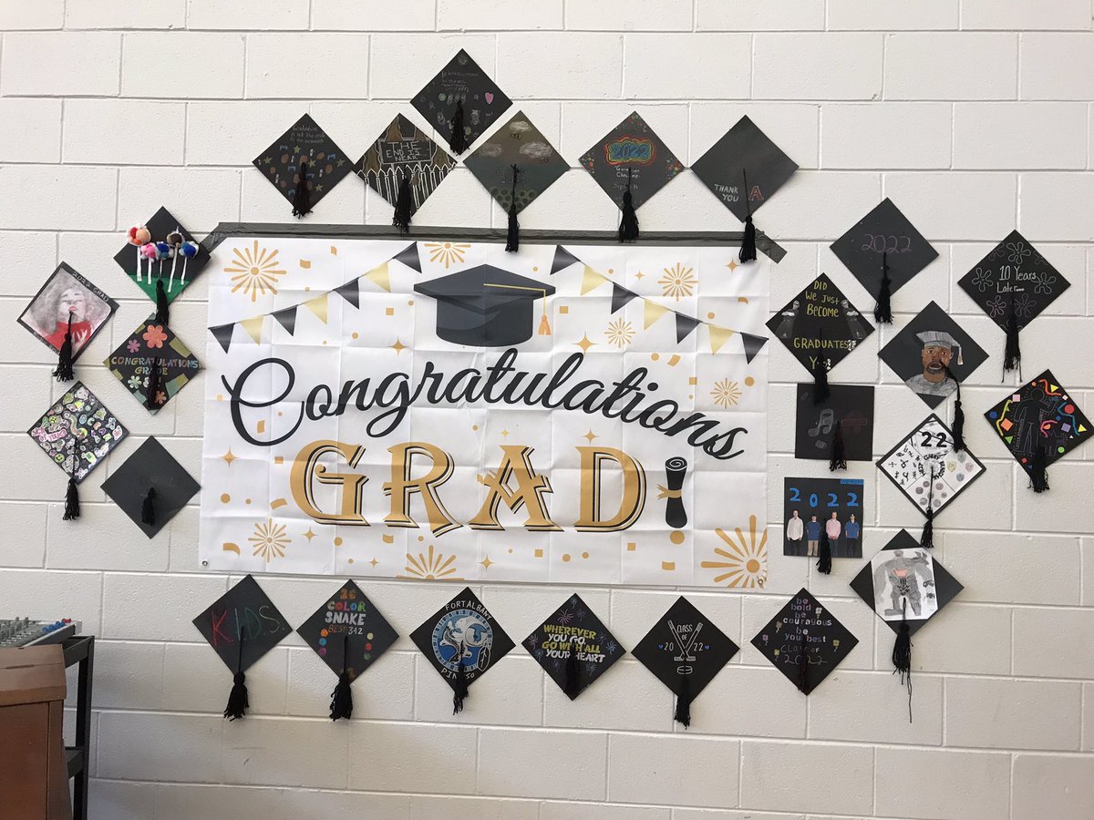 MariaHarveyTL1's tweet photo. Congratulations to our grade 8 Grads @TDSB_AnnettePS @TDSB_HPAS @RobinPilkey Best wishes as you embark on new adventures! Both ceremonies were touching and moving! So great to see so many families in attendance. https://t.co/fTLCZol7rO