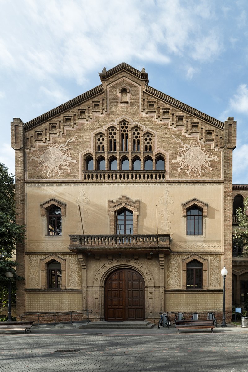 lluisplavargas's tweet photo. El Colegio Mayor Universitario Ramon Llull de la Universitat de Barcelona cierra este mes sus puertas después de 93 años de historia. Hoy, que dejo mi cargo aquí como jefe de estudios, quisiera despedirme de esta casa con un recordatorio de la institución y de su historia. https://t.co/ZmXC6ALdZf