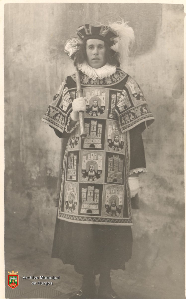Jjo_Rodriguez's tweet photo. #SanPedroySanPablo. Fiestas. #Burgos.
1. Ferias en #Burgos 1878.
2. #Danzantes y #tetines en una calle de Burgos 1910.
Pregunta: ¿qué calle?
3.Gigantillos en el Paseo del Espolón 1938.
4. #Macero del @AytoBurgos 1947.⤵️ https://t.co/yAvTxpQABy