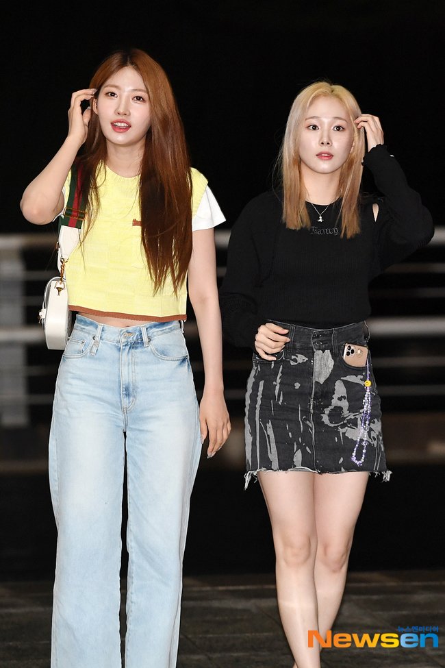 MiaEverglowFB's tweet photo. [220629]- FOTOS 📸

Fotos de Mia en el aeropuerto de Corea del Sur camino a Arabía Saudita para el festival Jeddah

#HanEunji #한은지 #미아
#EVERGLOW @EVERGLOW_twt https://t.co/Y4bUeKQs1H