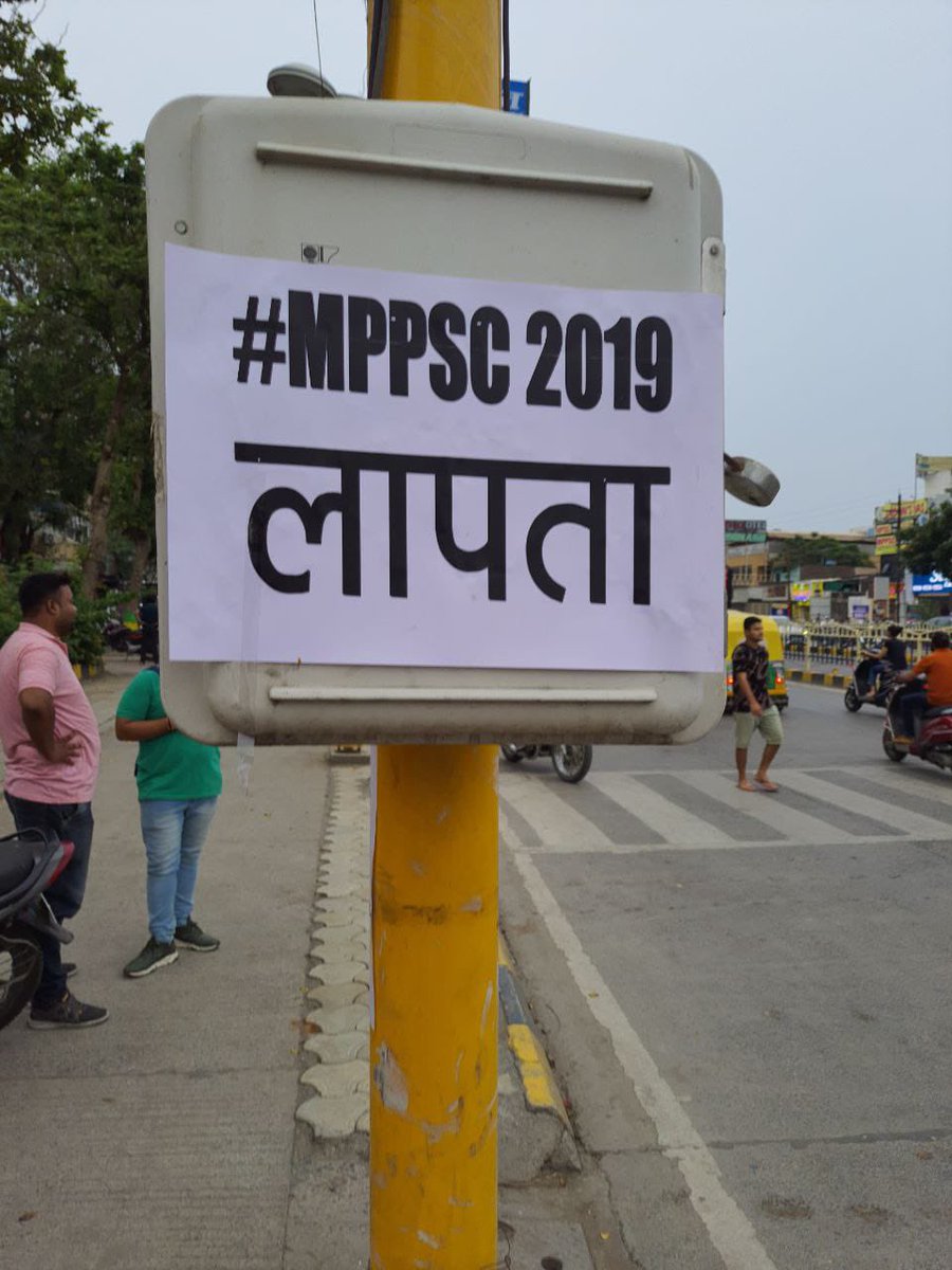 palakprakash20's tweet photo. मामा ! @ChouhanShivraj 
बच्चों के सब्र की और परीक्षा मत लो! 
सड़कों पर ऐसे पोस्टर देख कष्ट होता है बहुत .. 
#mppsc2019Interview #mppsc2019भर्तीकरवाओ #mppsc2019 
चुनाव के साथ साथ थोड़ा यहां भी ध्यान दिया जाए तो ज़्यादा बेहतर हो @OfficeOfKNath
@ChouhanShivraj https://t.co/P82nIjqCiu