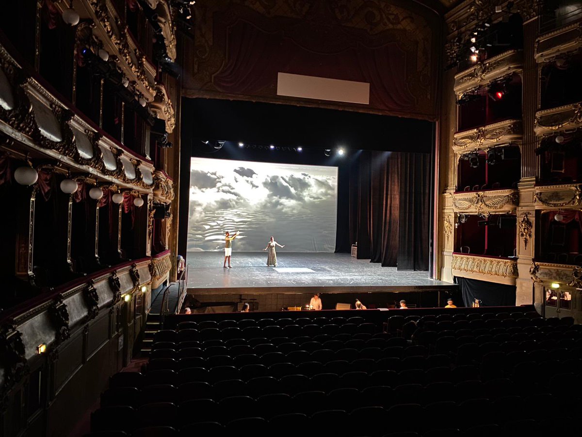 [RETOUR EN IMAGES] 📸 Aujourd’hui a eu lieu les dernières répétitions de « Babel », notre opéra participatif et voici quelques instants volés des coulisses 👀 Aimez-vous voir les moments inédits de l’Opéra ? 
RDV demain à 19 h pour la dernière ! 🌍<a href="/BertrandRossi06/">Rossi Bertrand</a>
