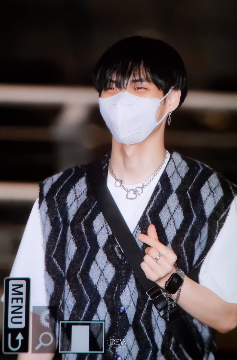 bebepotate's tweet photo. Sooooo is this a couple vest? Lol 😂 https://t.co/BYHA7TrglG