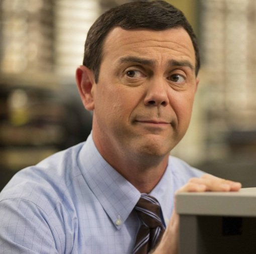 assistiu brooklyn 99 mas não gostou do boyle = mal caráter