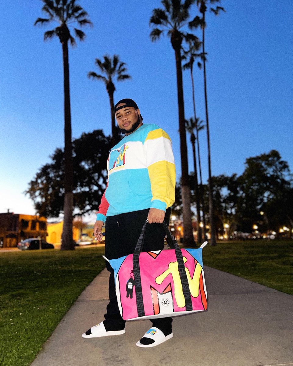 #IWantMyMTV! 📺 

So honored to be a part of the official @KiplingUSA x @MTV exclusive collaboration! 📸

The forever 90s Kid in me is in love with my new MTV Art Tote Bag! 🎫 

@KiplingGlobal #KiplingxMTV #LiveLight #LiveYourDream #KiplingPartner