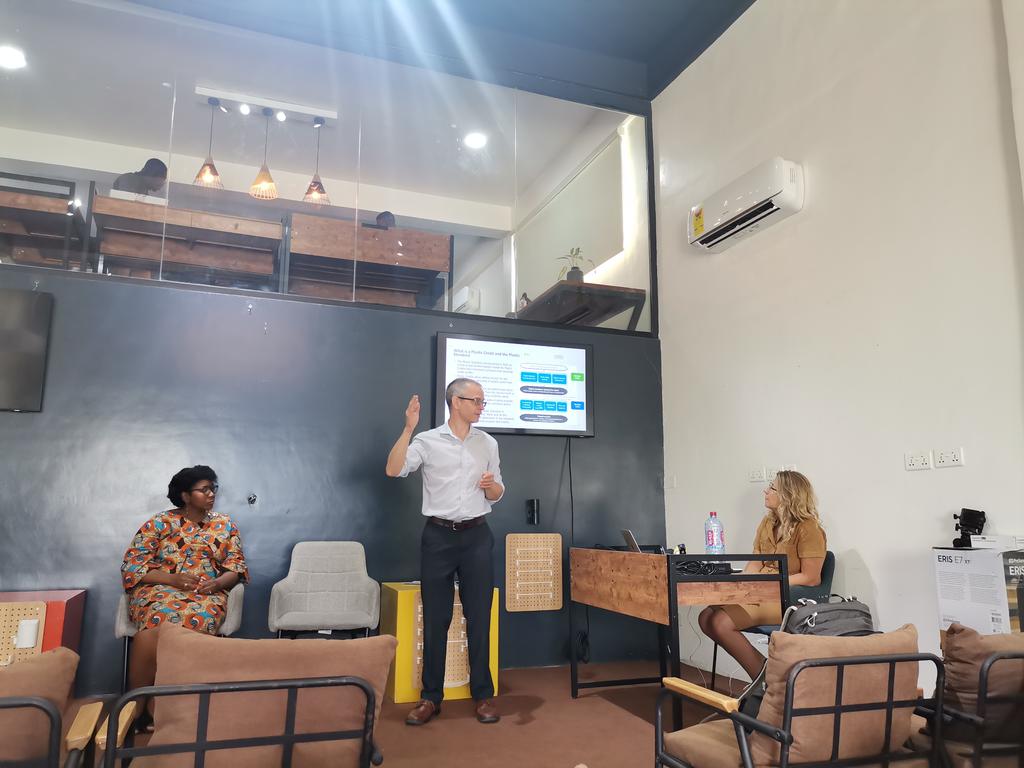 RichmondFosu19's tweet photo. Fruitful deliberation today as we talked about #PlasticCredits. A new trend coming up in Ghana through partnership between @GreenGhana360 and @GreenCollarGCS. Hopefully it will be the first in Ghana and Africa.
#Zeroplastics https://t.co/aXWpgvQvE5