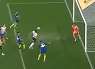 92marcio_'s tweet photo. Esse era o lance no qual me referia, cobrança de falta para o Boca Juniors e ele salvando a zaga:
Parabéns @BarcellosSCI por reforçar o Corinthians, ontem enquanto estávamos enfrentando dificuldades defensivas o Bruno reestreiou e salvou o time de Itaquera... @SCInternacional https://t.co/zhhnNtLdu8