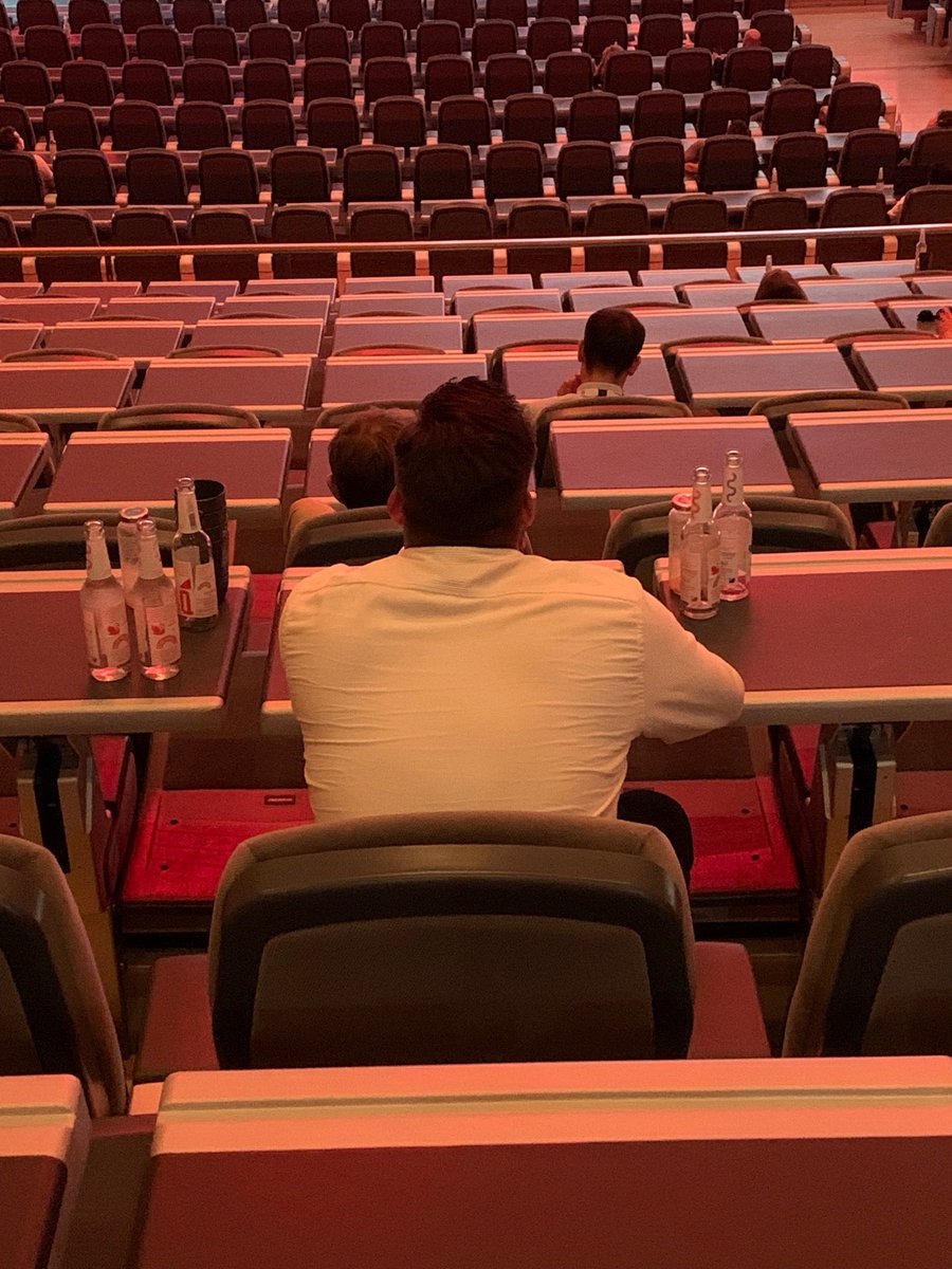 Zuhören macht durstig! Herzliche Grüße von der <a href="/bitsandpretzels/">Bits & Pretzels</a> healthtech. Tweet 4 3 beers with Patrik and Hendrik 🍺🍺🍺 
#bitshealth #tweet4beer 
Auditorium Reihe 14 9-11