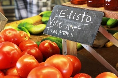 KingsFarmMarket's tweet photo. Pop Quiz: Are tomatoes considered a fruit or vegetable? 🤔
-
https://t.co/qPbB9kdtmh
.
.
#KingsFarmMarket #EdistoIsland #SouthCarolina #CertifiedSC #FarmMarket #FarmGrown #HealthIsWealth #ShopLocal https://t.co/7vYT56usbJ