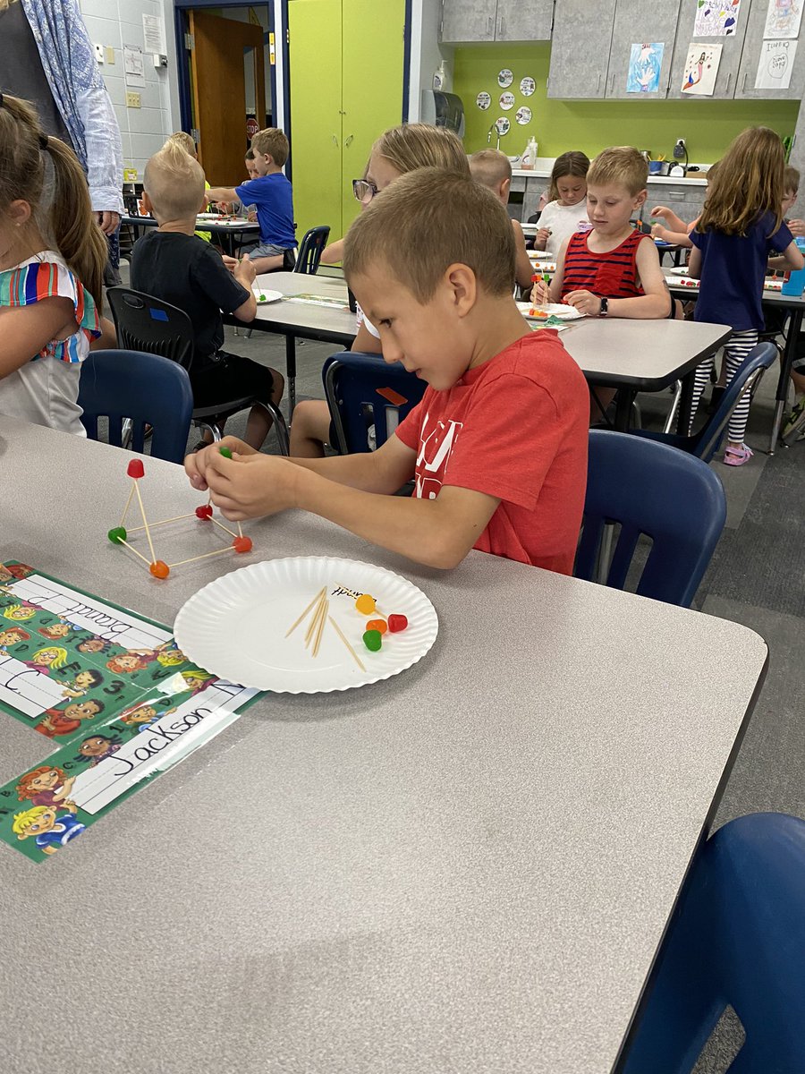 missuhen's tweet photo. All the little pigs are hard at work building their houses so the big bad wolf doesn’t blow them down tomorrow! #wcsflight https://t.co/StsmFo0c5x