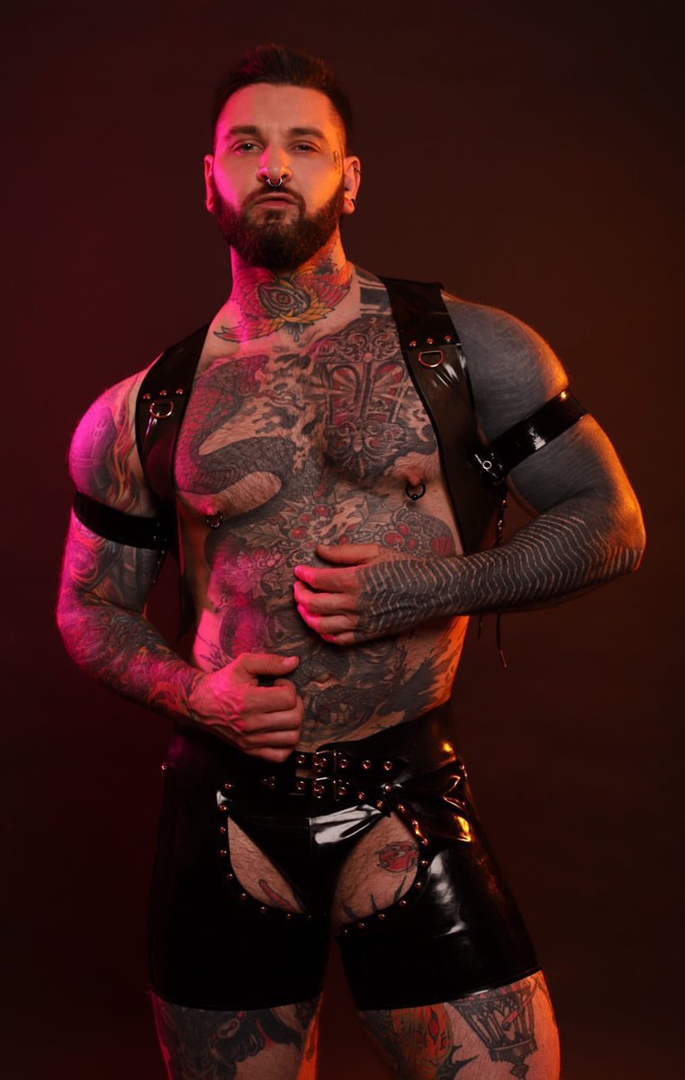 MarcusBearder's tweet photo. @teddy_bryce in his custom look is just next level 🥵🤤 photos by @Leeedwardphoto 📸😏 https://t.co/h4j5gNQXCY
