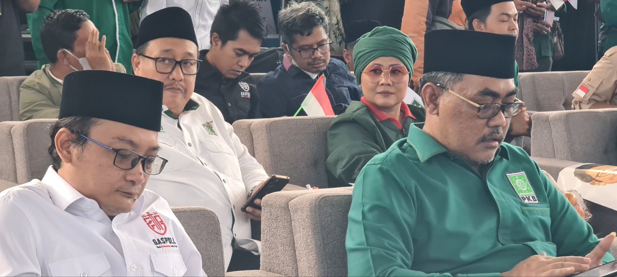 Terimakasih sangat Cak Udin sudah memakai baju kebesaran @gaspoll2024 di Jawa Tengah #Gaspoll2024 <a href="/fahmi_bd/">Toko Kopi</a> <a href="/ZaAbduh/">Abduh.za</a> @IlzamZamZam