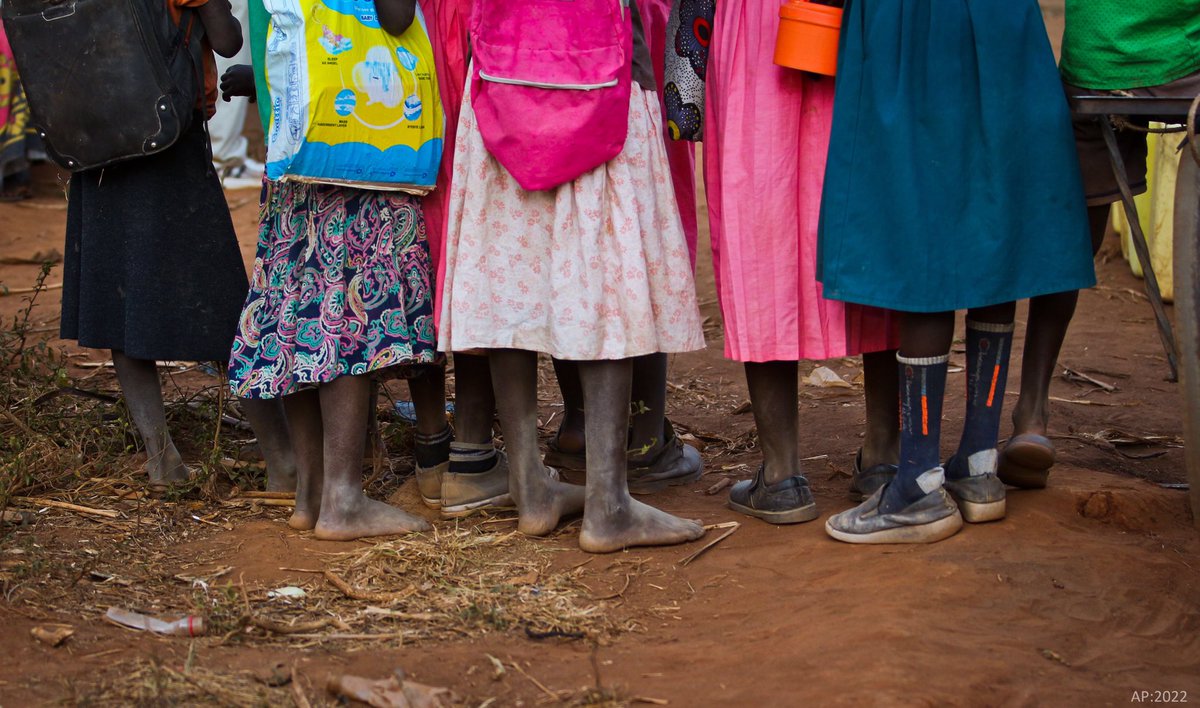 AbaanaPhotos's tweet photo. Feet of a group of schools girls.
#documentingchildren #girlchild #schoolgirl #photosofhope.#barefeet https://t.co/DGImpkDzUd