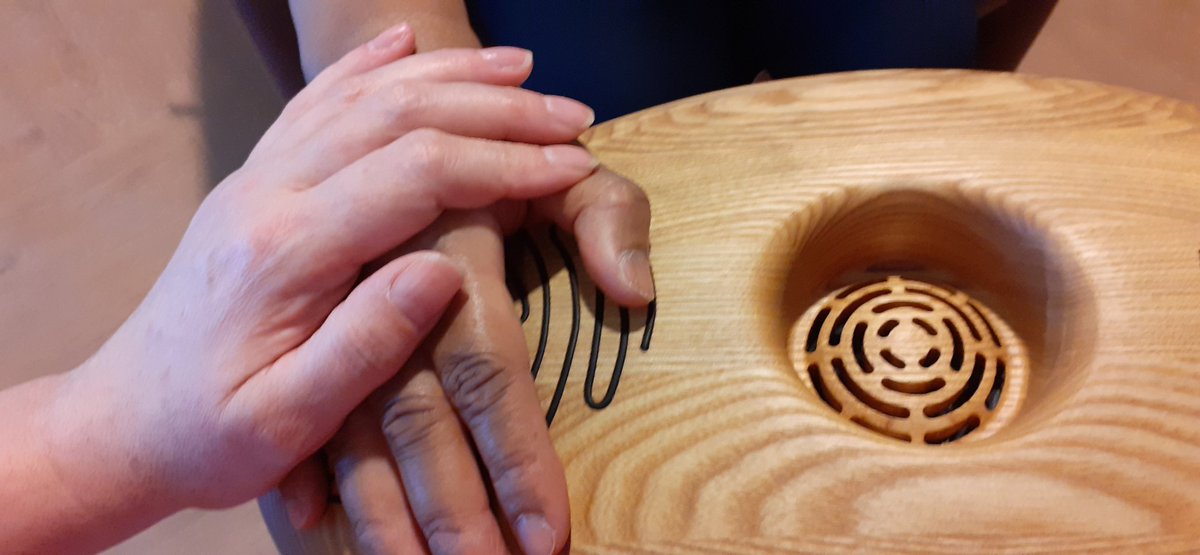 Vandaag de CRDL laten ervaren aan collega's. Niet alleen rustgevend voor je bewoner, ook voor jezelf. Gun jezelf dat moment, al is het 5 minuten. Ontspannend en bij één collega kwamen zelfs tranen. Bijzonder, mooi. <a href="/InfoCRDLT/">Crdl</a> <a href="/Carintreggeland/">Carintreggeland</a>