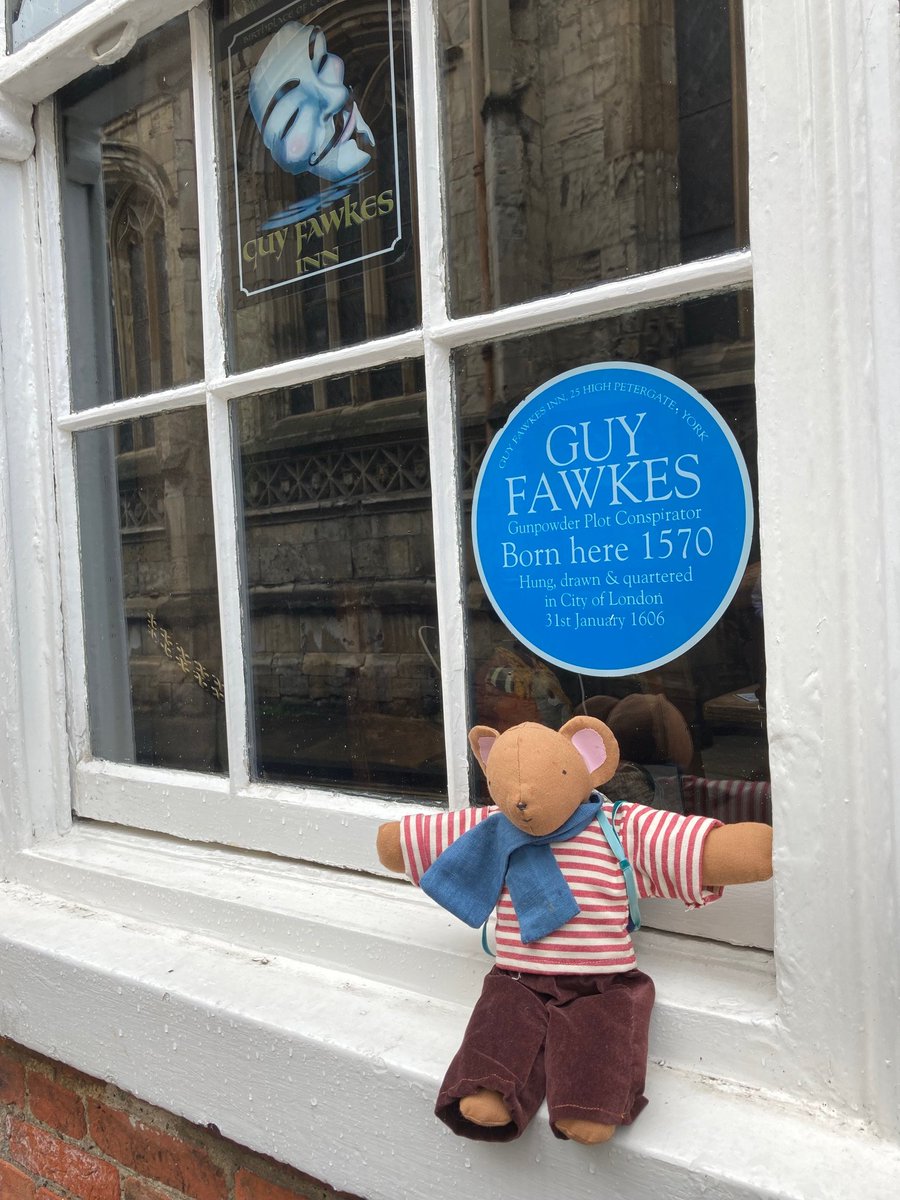 Mouse is on tour (3), he says ... 'plot my way round this place, to keep my powder dry' More clues to follow. Retweet the adventure #mouseswood @bookishkids
@OpenUni_RfP @thamesandhudson @alicemelvin
 @YorkLitFest @LittleVikingsUK @yorkmumbler
 @MumsnetYork @Guyfawkesinn