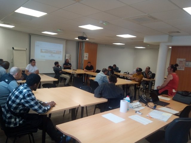 🚨 Dans le cadre de la semaine dédiée aux secteurs du #Transport et de la #Logistique.
Le @pole_emploi #Versailles et l'<a href="/AFTRAL/">AFTRAL</a> proposent un atelier de découvertes des métiers. 
Des opportunités de #formation poids lourds, transports de voyageurs...
@poleemploi_IDF 
#TeamPEIDF