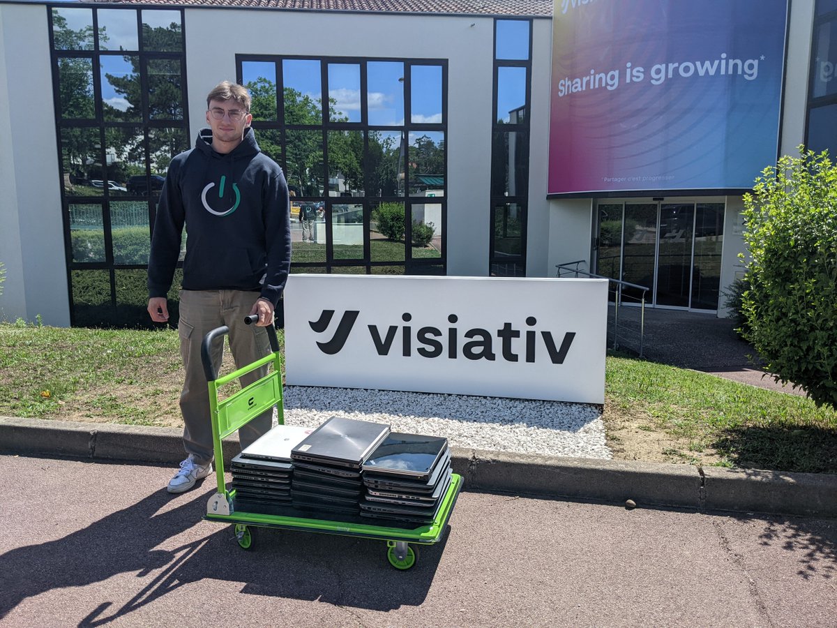 Nouvelle collecte chez <a href="/visiativ/">Visiativ</a>  !

Gregory de notre équipe production et Mario de notre équipe communication sont allés chercher ce mardi 28 juin des ordinateurs portables et fixes qui serviront en grande partie pour notre programme WeeeJob

Merci à <a href="/visiativ/">Visiativ</a> pour leurs dons !